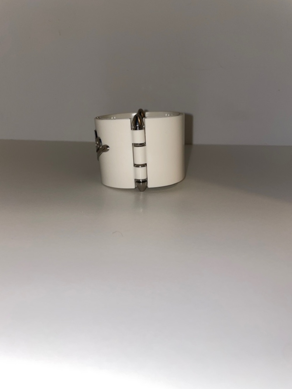 RARE NWOT Von Dutch Cream Cuff Bling Bracelet - Picture 5 of 6